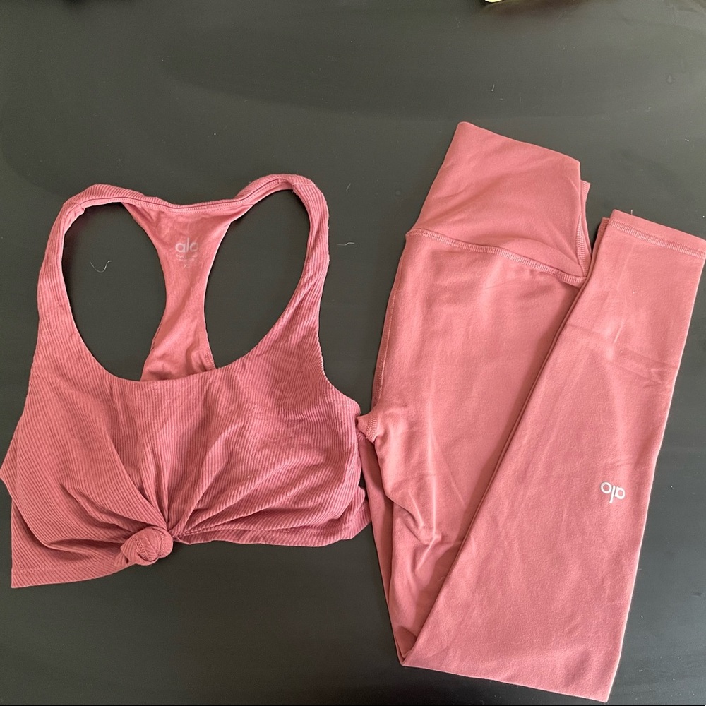 ALO YOGA Matching Set Cranberry XS